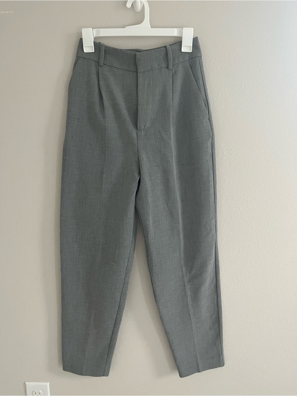 NWT Zara Women's Gray Cropped Dress Trousers, size XS